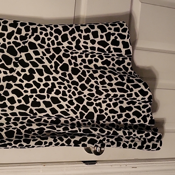 *NWT Inc. Emerald Asymmetrical Giraffe Print Mid Rise Lined Skirt. - Picture 2 of 11